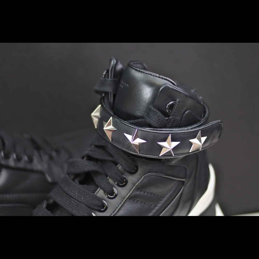 Givenchy
Tyson Star High-Top Sneaker 43 - Picture 3 of 8